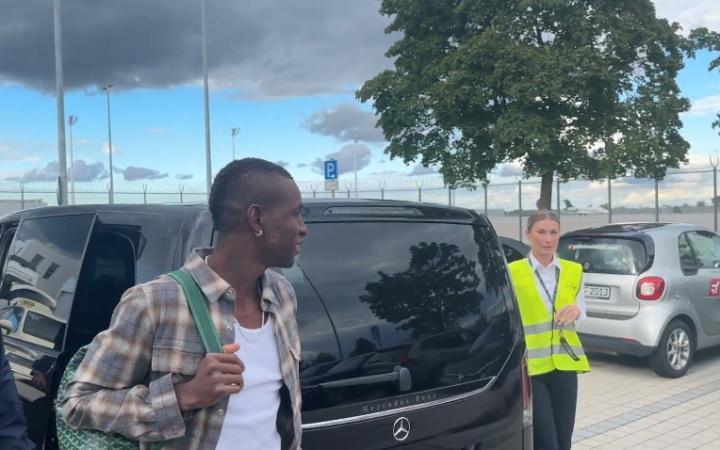 人麻了！绿帽哥：送杰克逊的飞机掉头返回，蓝军通知杰克逊上飞机